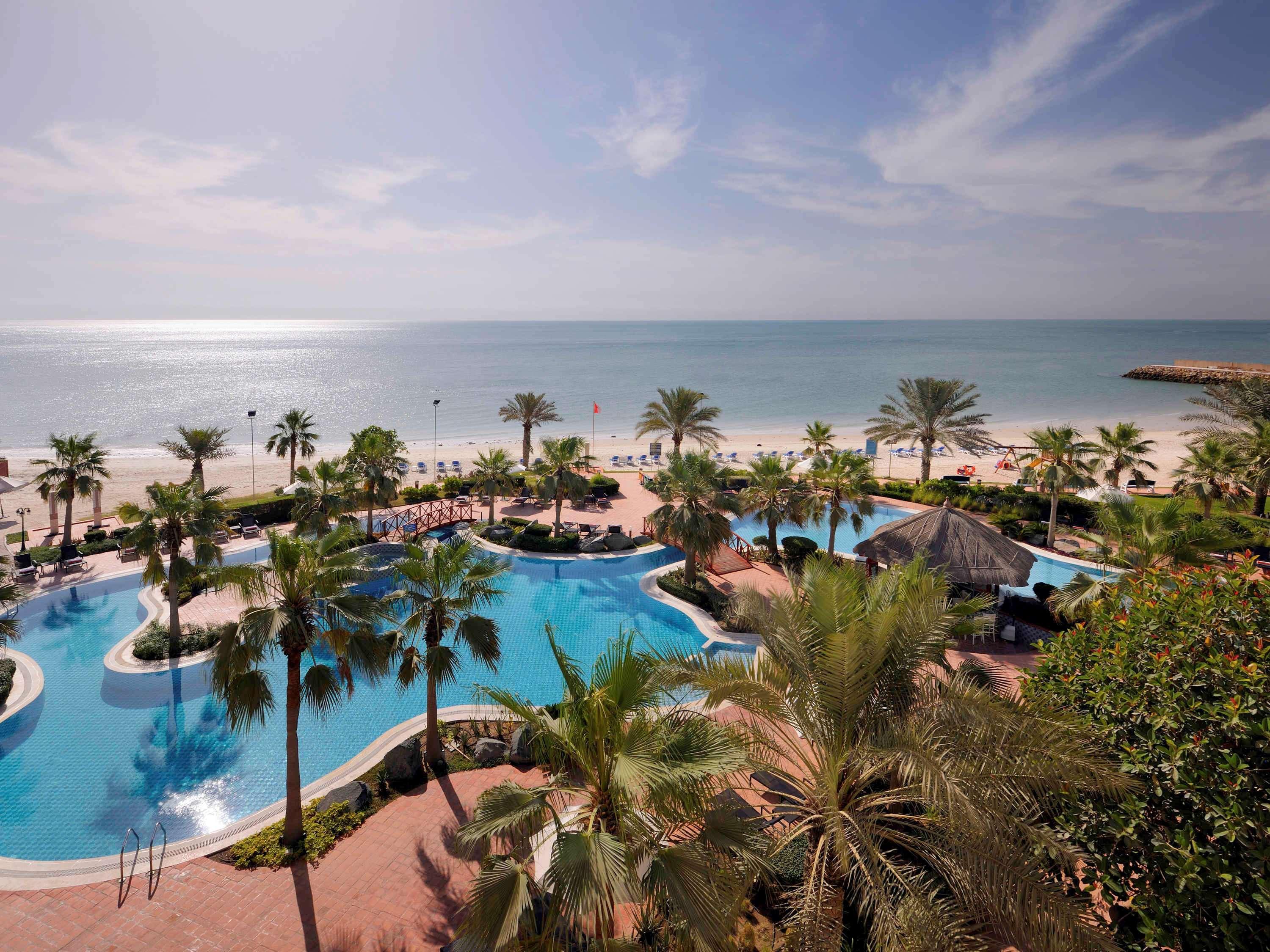 Moevenpick Hotel & Resort Al Bida'A Salmiya Dış mekan fotoğraf The beach at the Jumeirah Beach Hotel