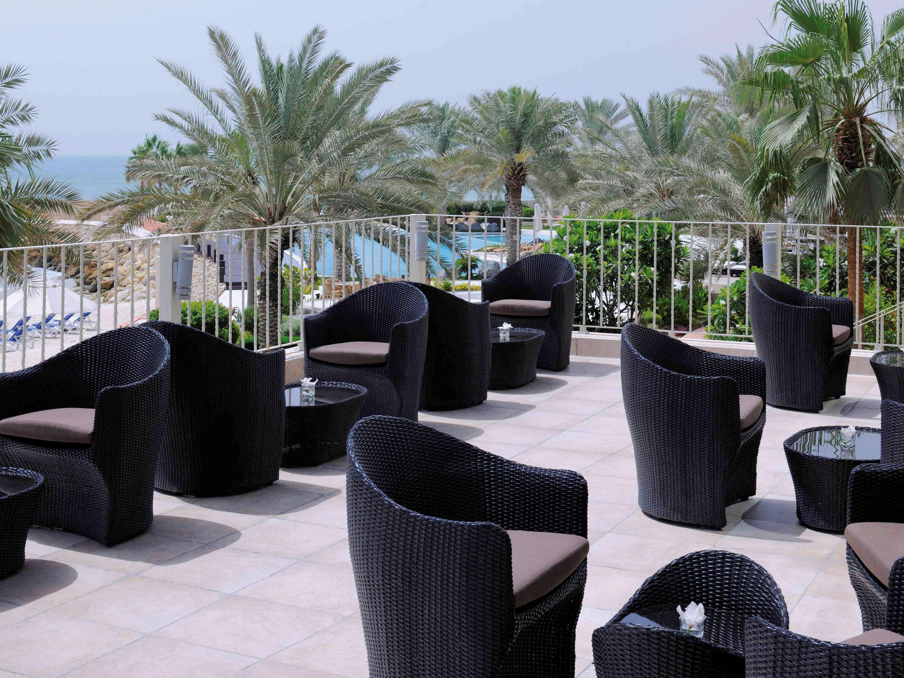 Moevenpick Hotel & Resort Al Bida'A Salmiya Dış mekan fotoğraf The pool at the hotel
