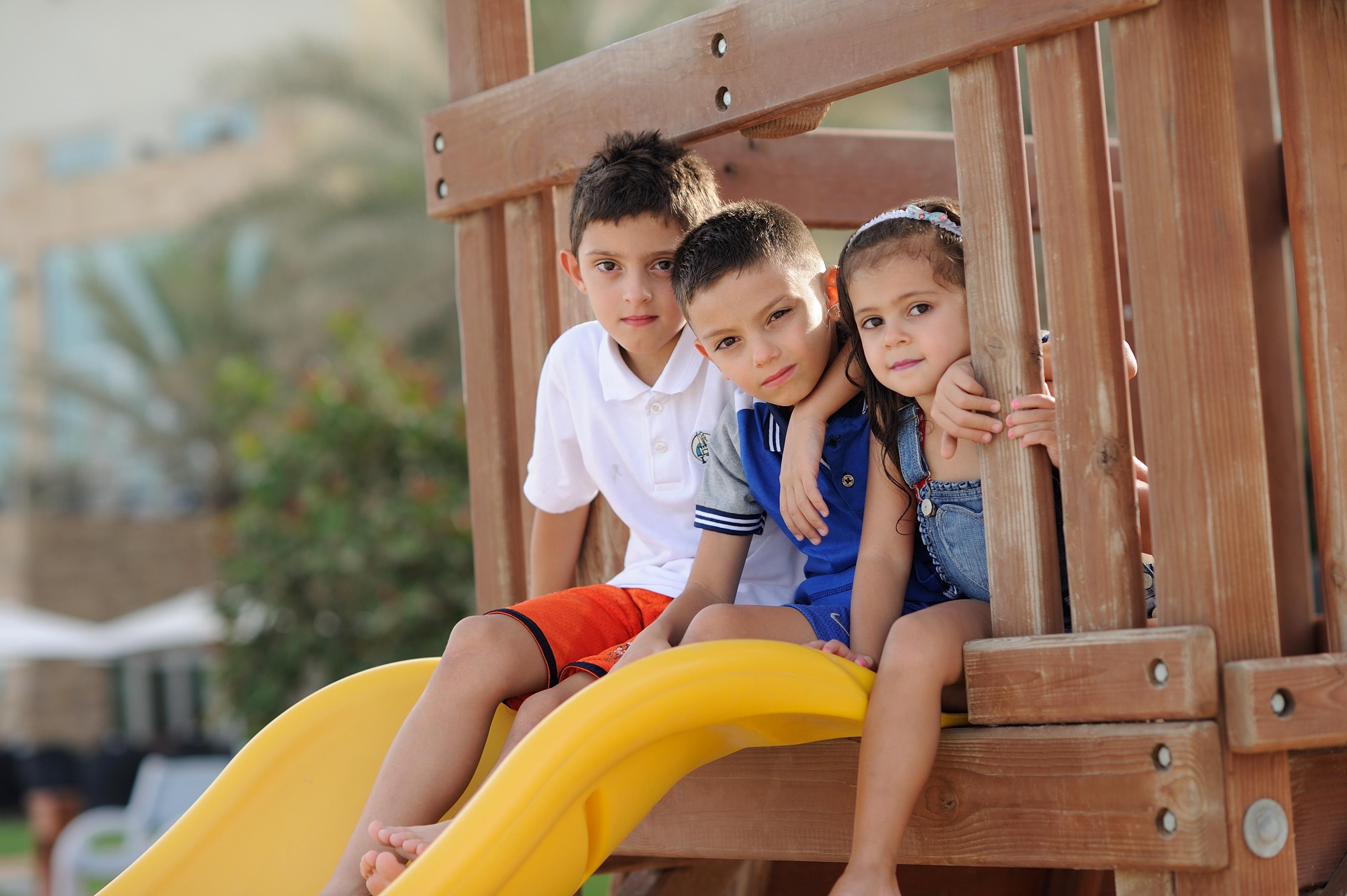 Moevenpick Hotel & Resort Al Bida'A Salmiya Dış mekan fotoğraf Children playing on a slide