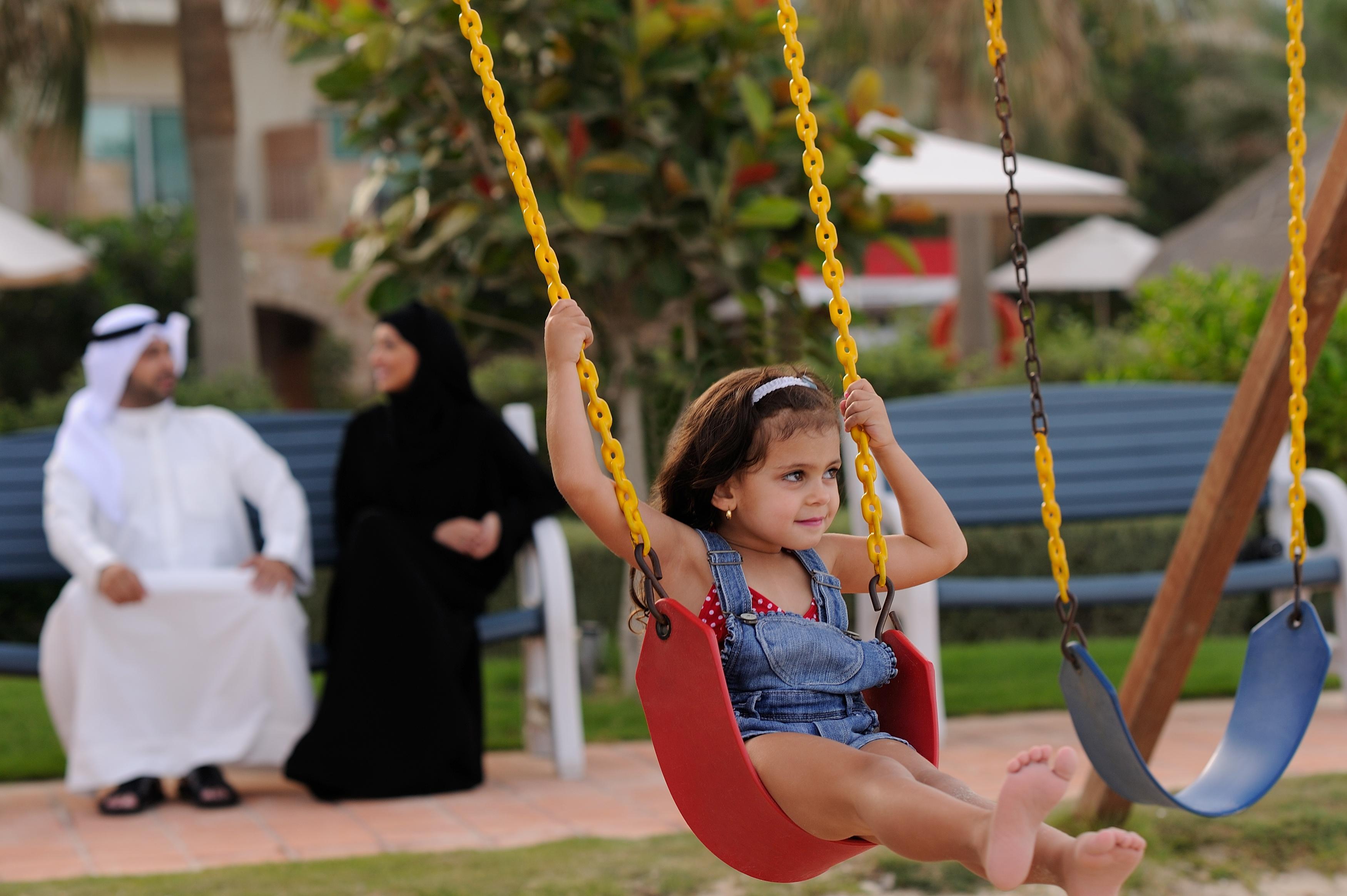 Moevenpick Hotel & Resort Al Bida'A Salmiya Dış mekan fotoğraf A child on a swing